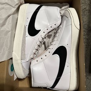 Women’s Nike Mid Blazer ‘77
